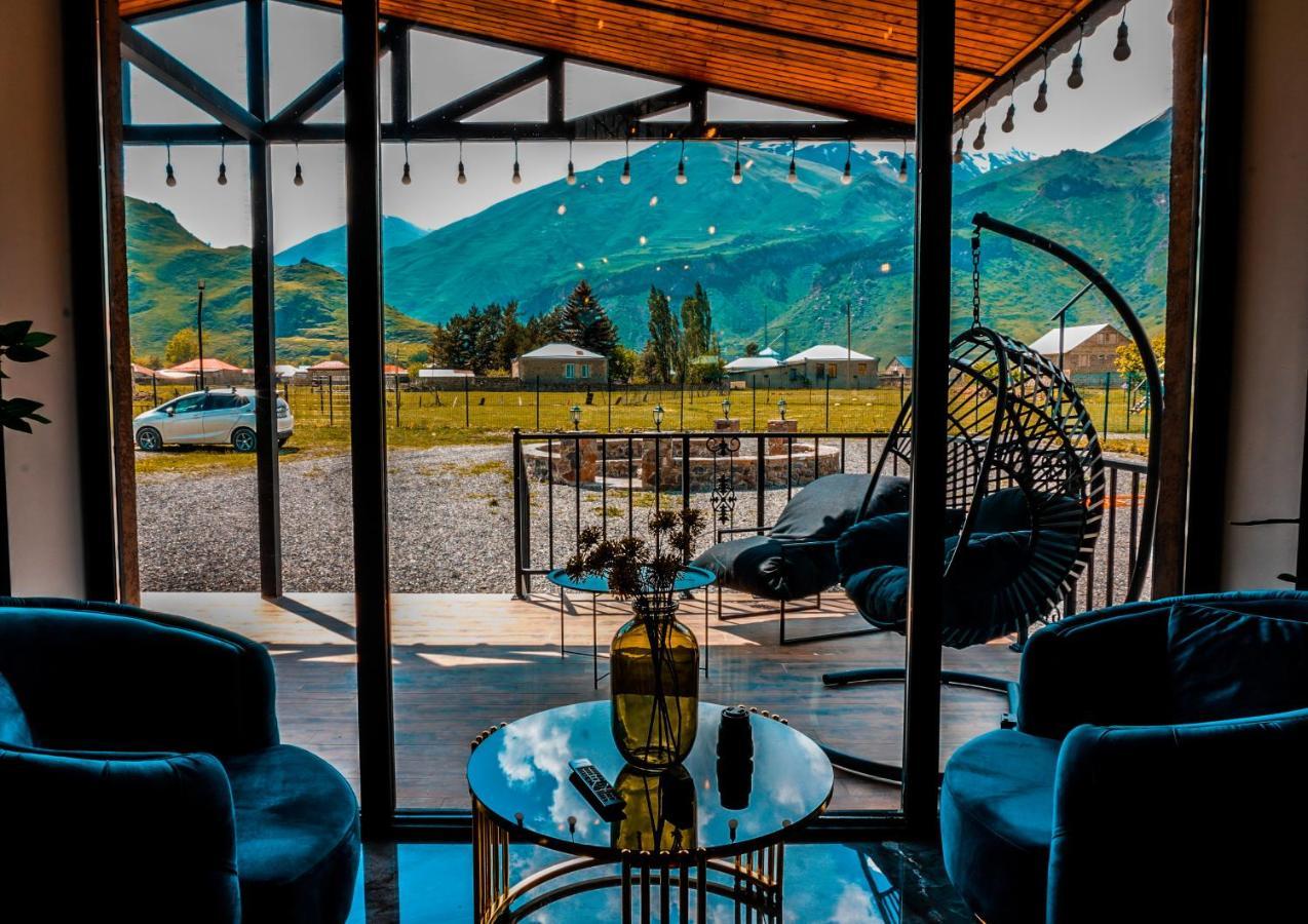 Отель Kazbegi Mountains Экстерьер фото